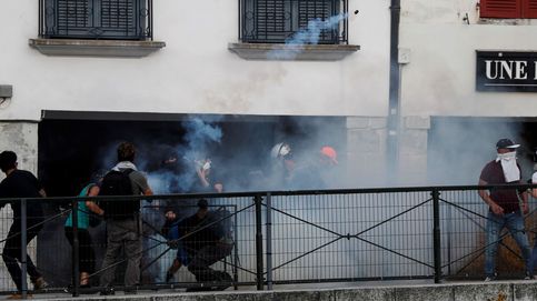 Altercados en una sitiada Bayona: gases lacrimógenos, cañones de agua, piedras...