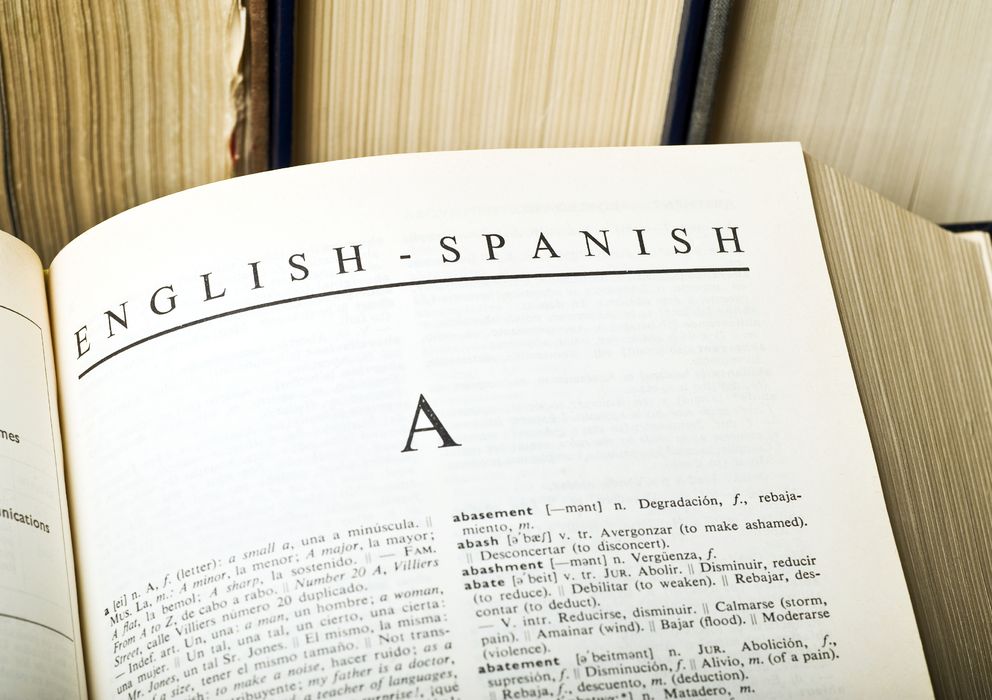 Foto: No hace falta acudir al diccionario para recordar que muchas palabras en inglés tienen su equivalente en castellano. (iStock)
