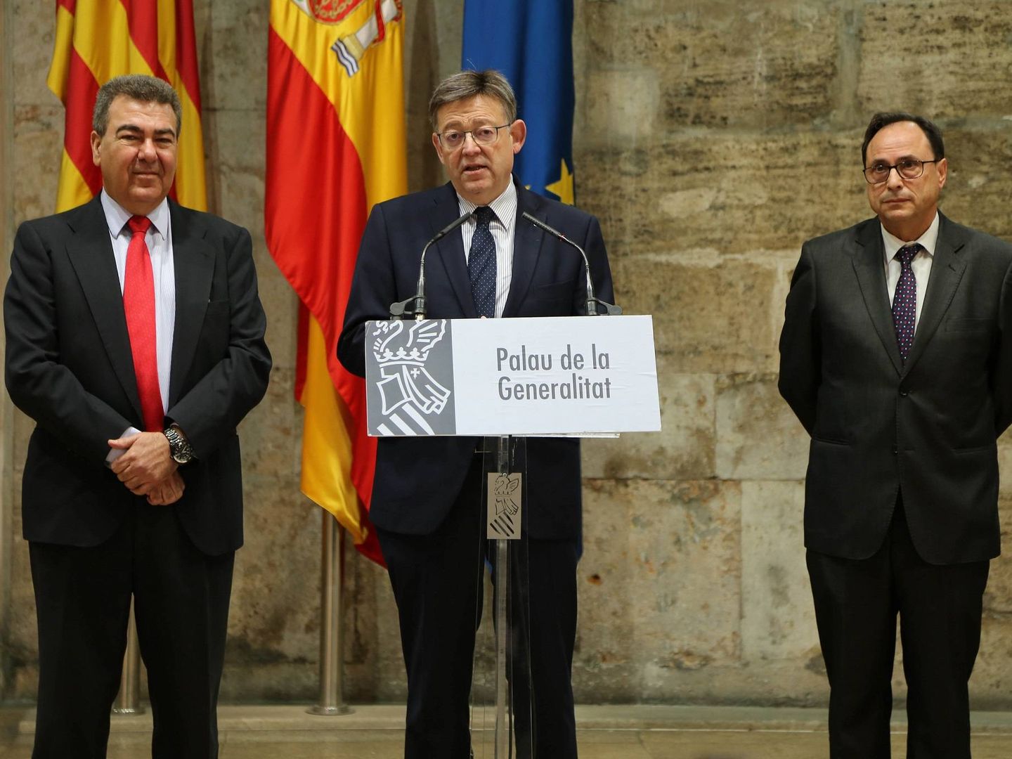 Carlos Bertomeu, con Ximo Puig y el 'conseller' de Hacienda, Vicent Soler. (GVA)