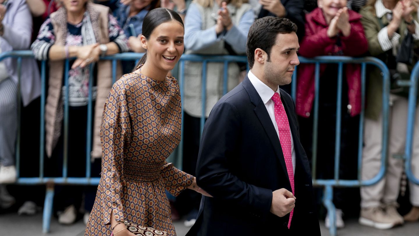 Felipe Juan Froilán y Victoria de Marichalar, llegando a la boda de Almeida. (Europa Press/A. Pérez Meca)