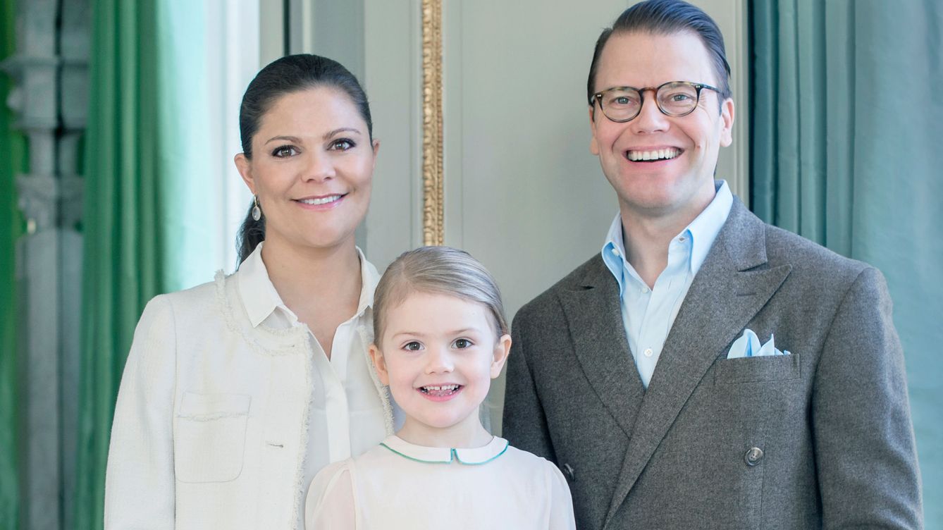 Foto: Los príncipes herederos de Suecia junto a su primogénita, Estelle (Kungahuset)