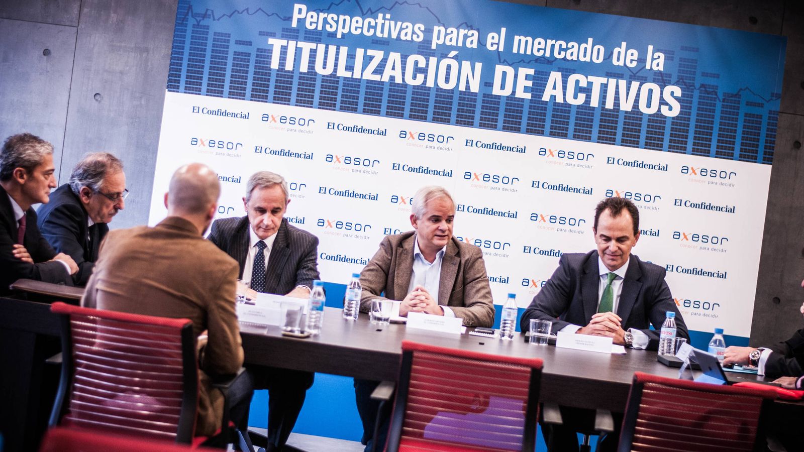 Foto: Mesa organizada por El Confidencial y Axesor 'Perspectivas para el mercado de la titulación de activos'.