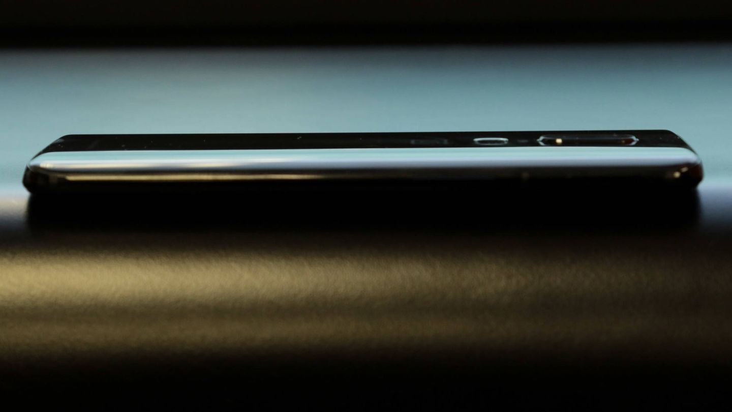 El OnePlus 6, visto de perfil. (E. Villarino)