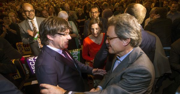 Foto: Carles Puigdemont y Artur Mas en el acto central del pacto nacional por el referéndum. (EFE)