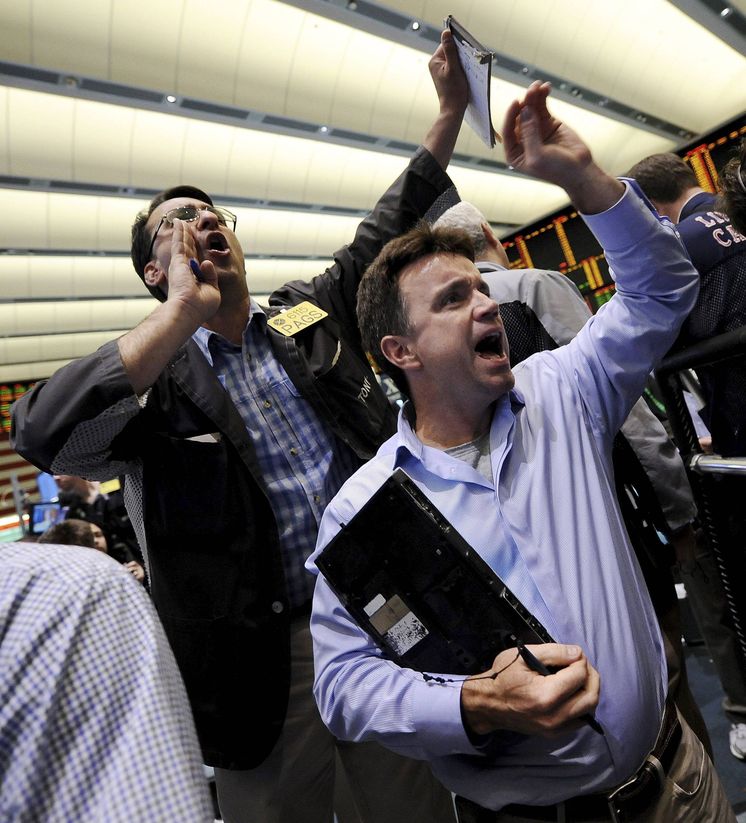 Foto: Corredores de bolsa celebrando el cierre de acciones. (EFE)