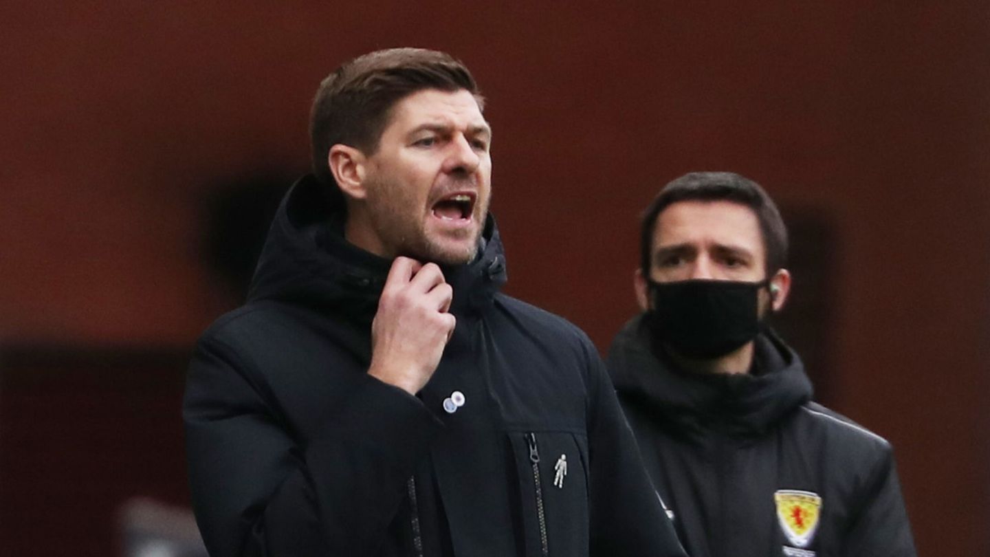 Steven Gerrard, en un partido el pasado mes de noviembre. (Reuters)