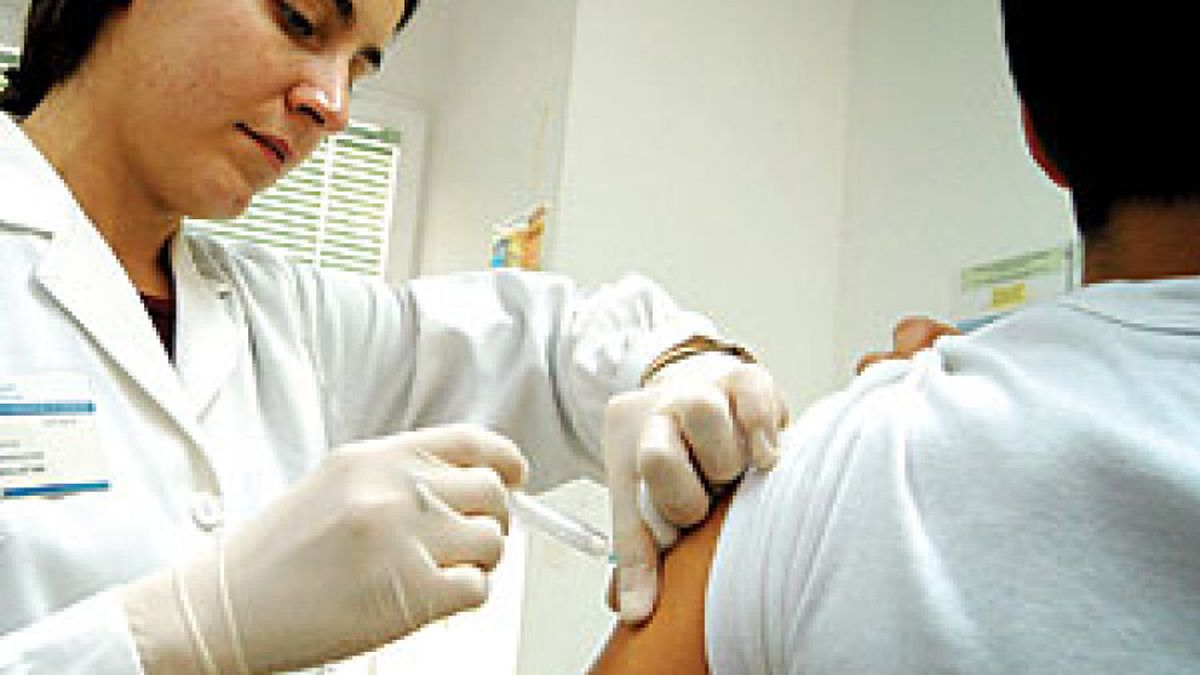 Ancianos y profesionales sanitarios deben vacunarse contra la gripe
