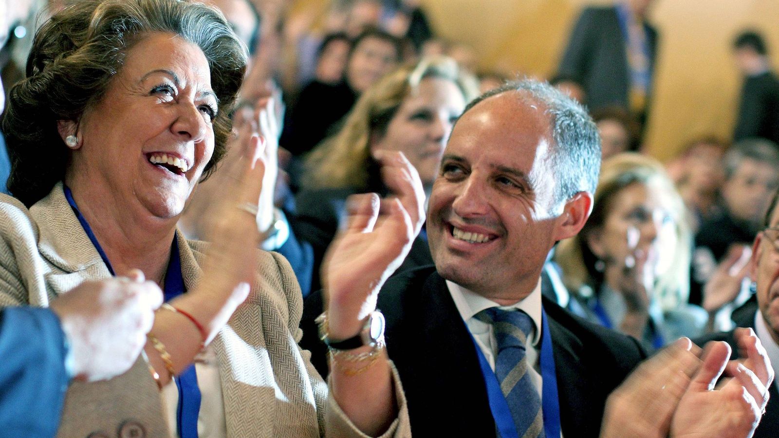 Foto: La exalcaldesa de Valencia, Rita Barberá, junto al que fuera presidente regional del PP, Francisco Camps. (Efe)