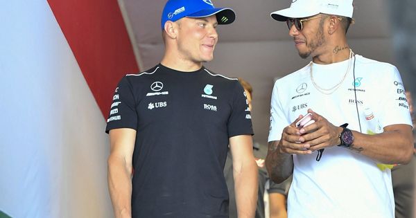 Foto: Valtteri Bottas y Lewis Hamilton antes de afrontar el GP de Hungría. (EFE)