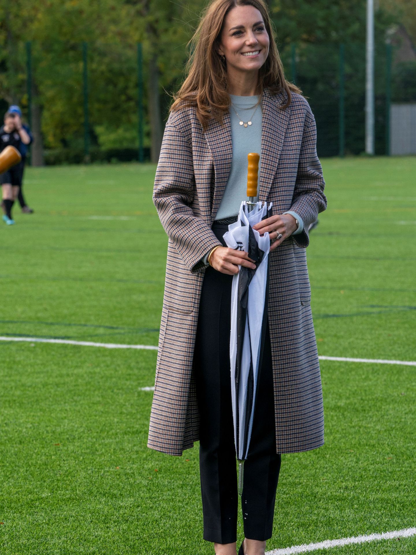 Kate Middleton y su abrigo de Massimo dutti. (Reuters)