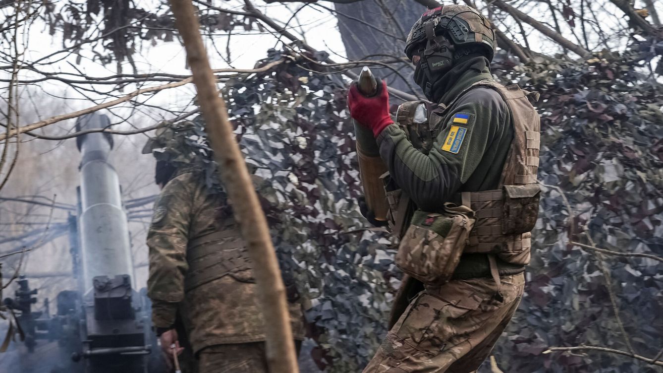Foto: Un militar ucraniano cerca de la ciudad de Kreminna, Ucrania. (Reuters/Inna Varenytsia)