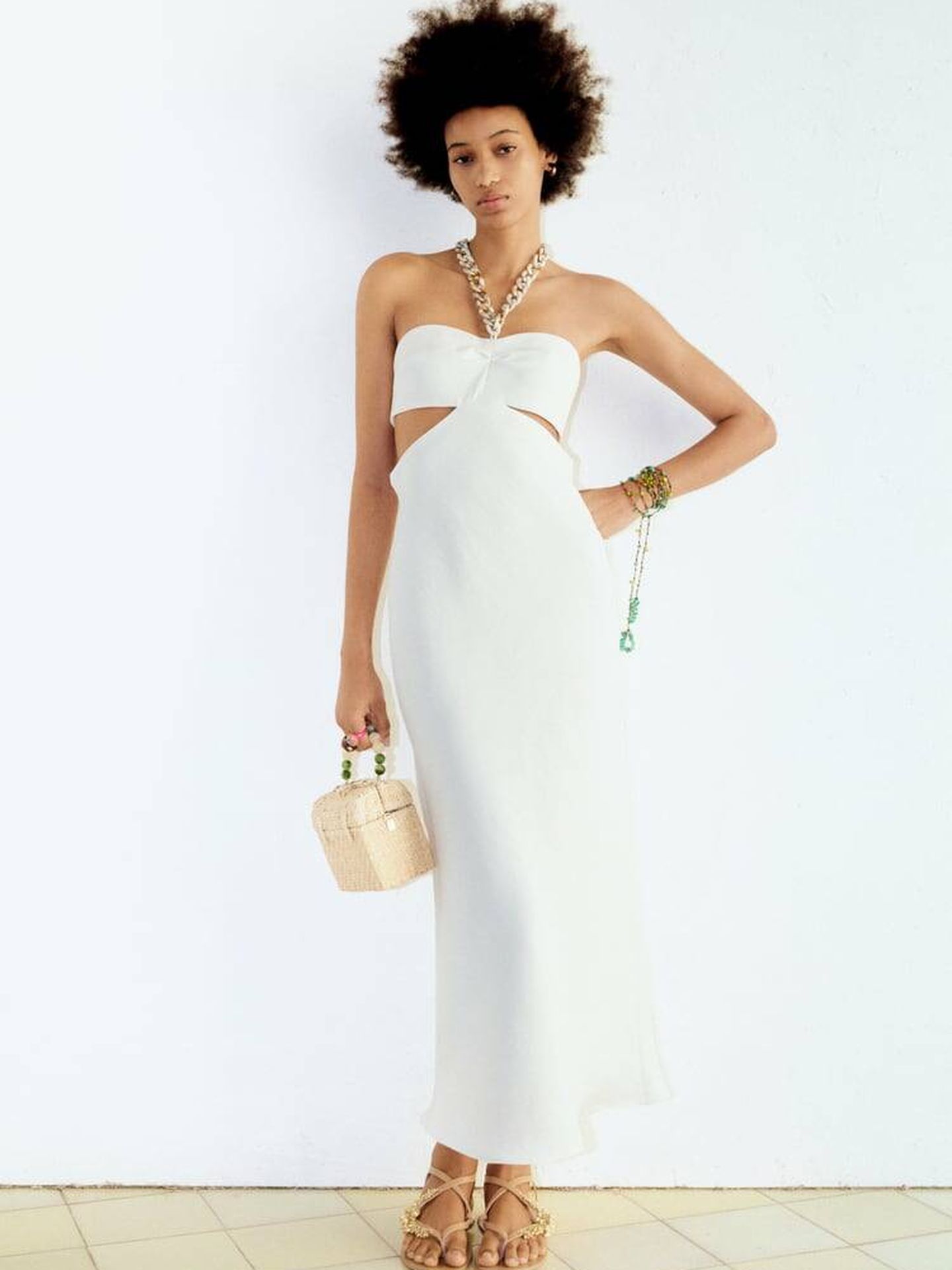 Un vestido blanco de Zara. (Cortesía)