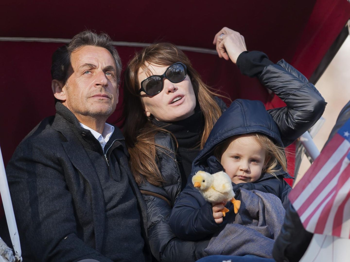 El matrimonio Bruni-Sarkozy, junto a su hija Giulia en un viaje a Nueva York (Cordon Press)