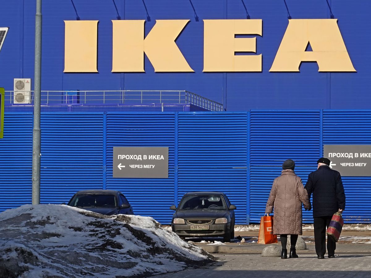 Foto: Una tienda de Ikea en Moscú, cerrada tras las sanciones. (EFE/Shipenkov)
