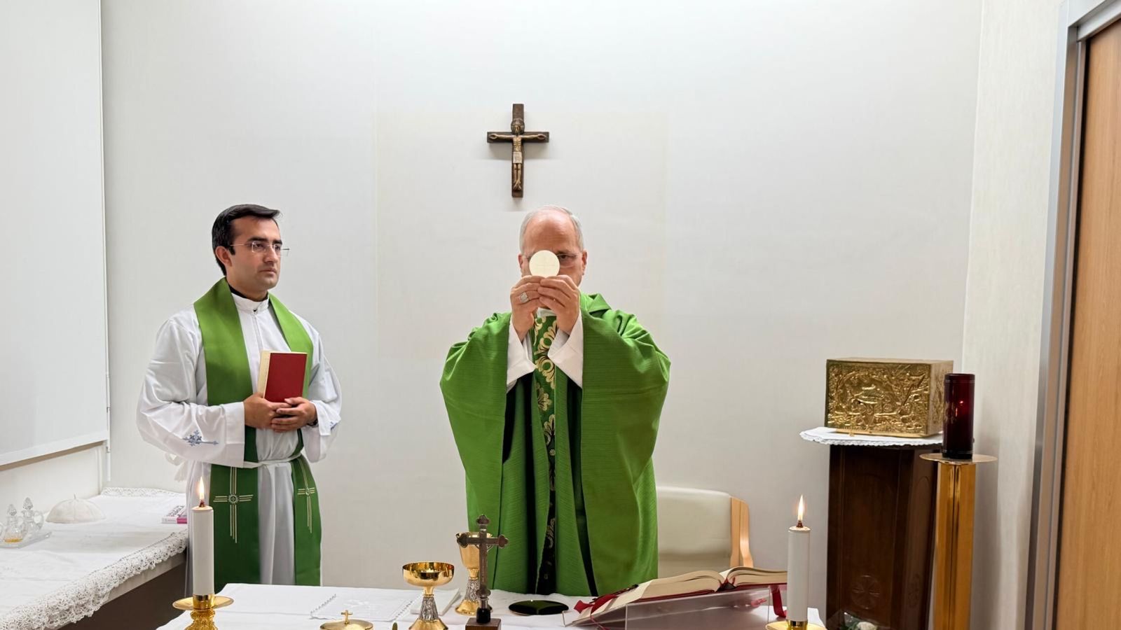 León XIV recibe el alta hospitalaria tras su operación y regresará al Vaticano este sábado