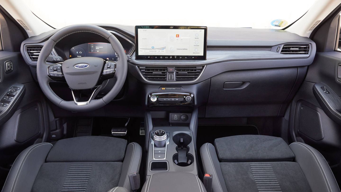 En el interior destaca la pantalla central con 13,2 pulgadas y tecnología SYNC 4 de Ford.