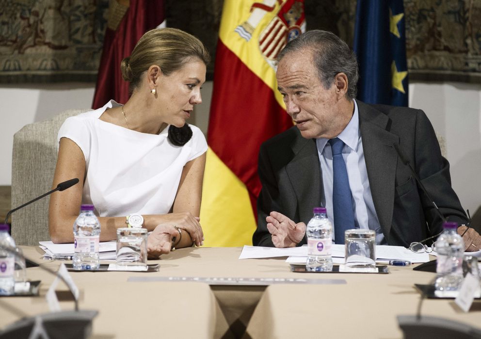 Foto: La presidenta de Castilla-La Mancha, María Dolores de Cospedal, conversa con el presidente de la Fundación El Greco 2014, Gregorio Marañón (EFE)
