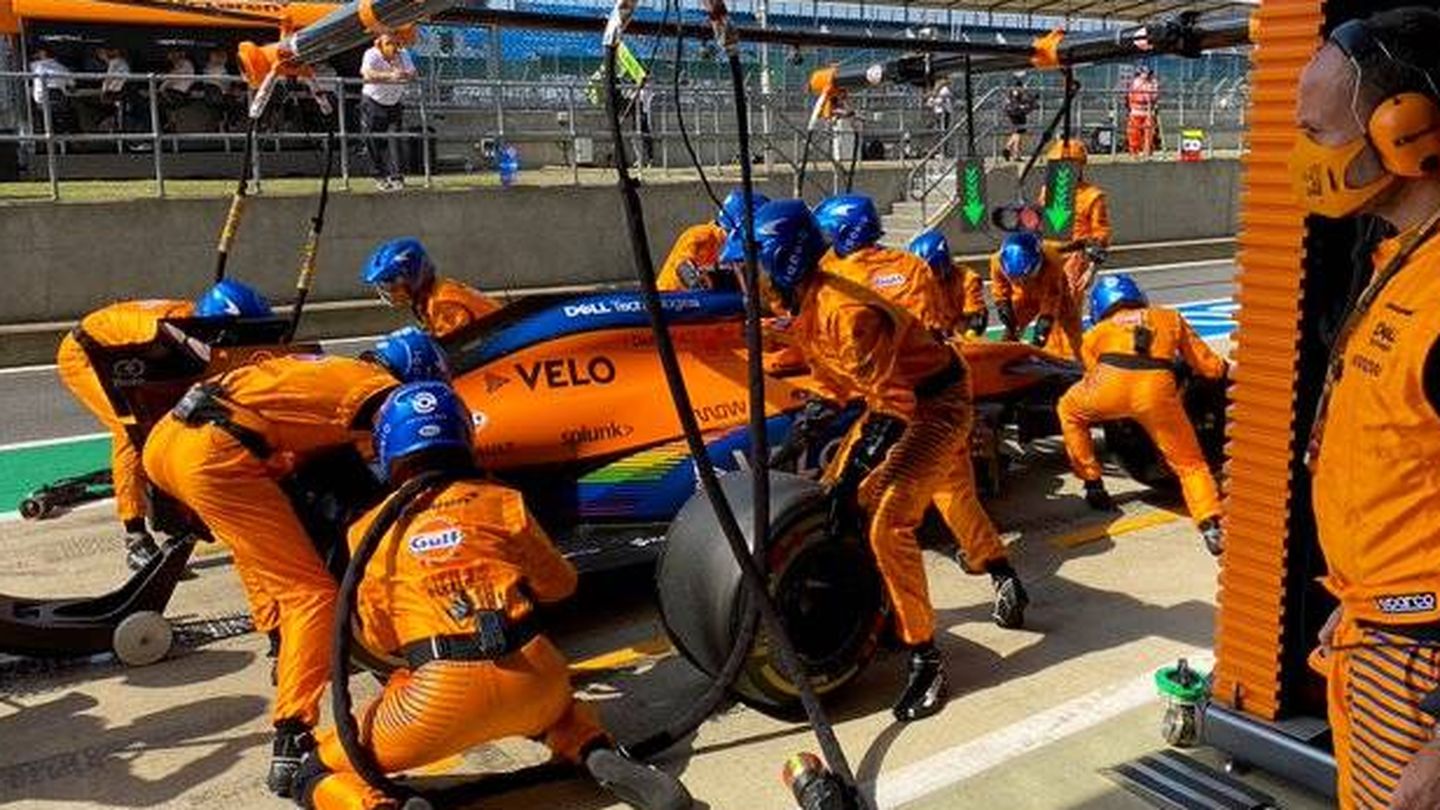 Sainz reconoce que las paradas en boxes son un problema que preocupa en McLaren