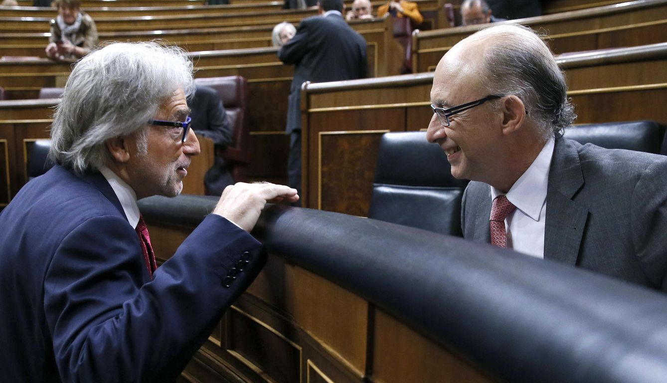 Sánchez Llibre y Cristóbal Montoro, en el Congreso. (EFE)