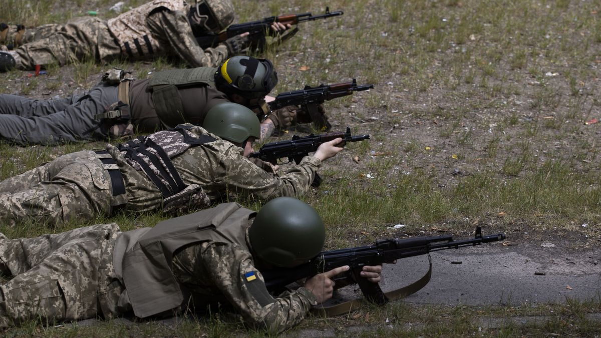 La UE da el primer paso para crear una misión de entrenamiento militar al Ejército de Ucrania