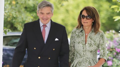 El príncipe Carlos quiere otorgar un título nobiliario a los padres de Kate Middleton