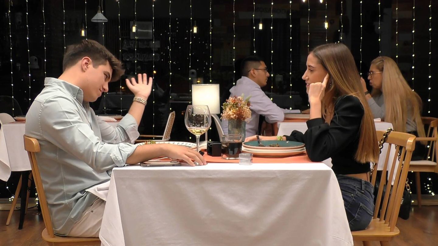 Nacho y María cenan en el restaurante de 'First dates'. (Mediaset)
