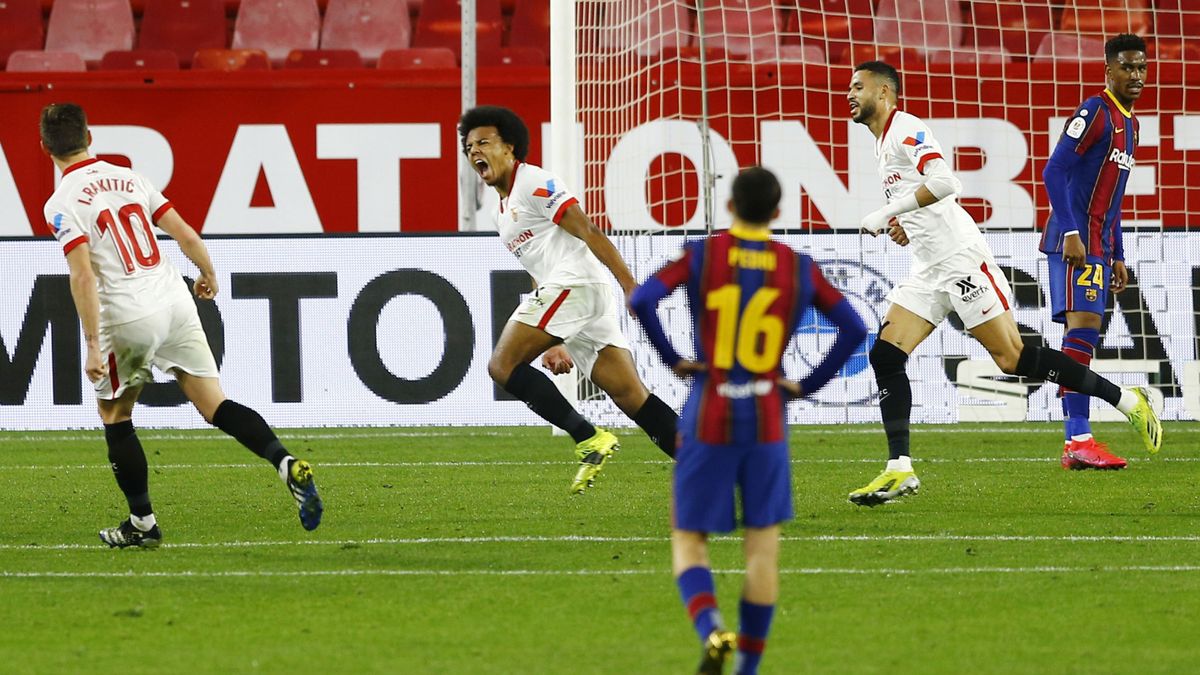 Un sólido Sevilla se impone al Barça en la ida de las semis de Copa (2-0)