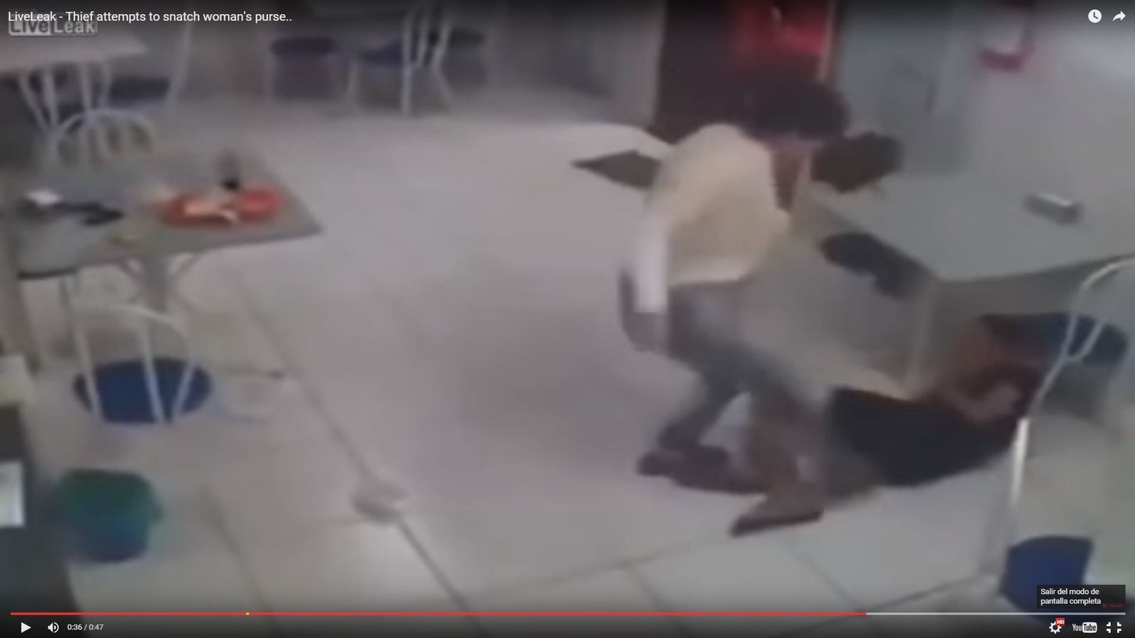 Foto: La víctima da una paliza al ladrón. (Atlas)