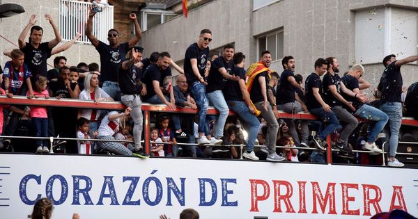 Foto: Celebración de la Sociedad Deportiva Huesca por el ascenso a Primera División. (EFE)