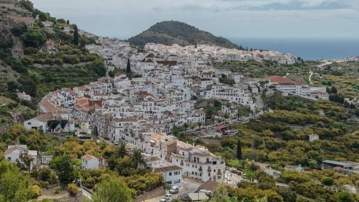 Ni Mijas ni Ronda: el pueblo blanco de Andalucía con mejores vistas del mar