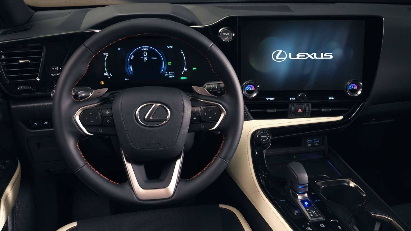 Interior muy cuidado y tecnológico en el nuevo Lexus NX.