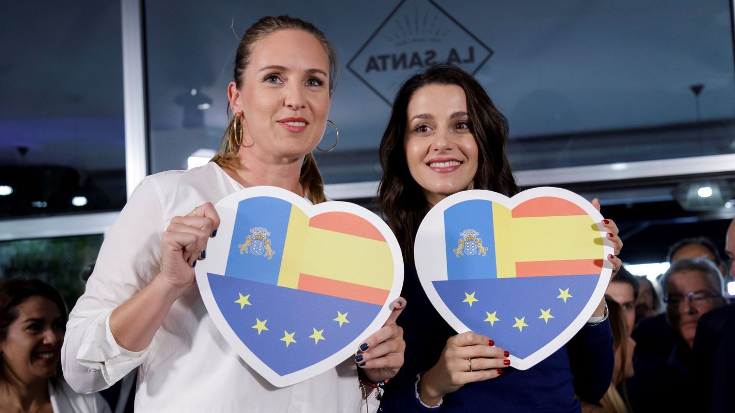 Melisa Rodríguez e Inés Arrimadas, en un acto de campaña. (EFE)
