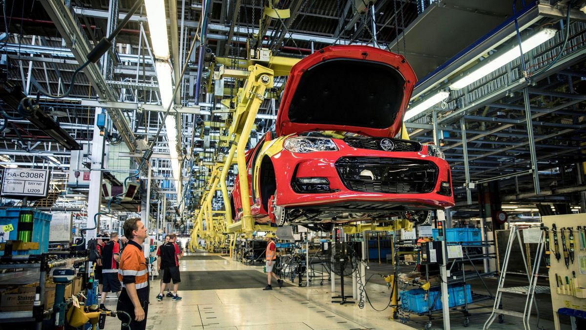 La producción industrial cae un 3,3% en octubre tras el golpe del sector del automóvil 