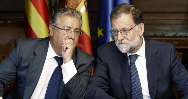 Foto: El presidente del Gobierno, Mariano Rajoy (d), y el ministro del Interior, Juan Ignacio Zoido. (EFE)