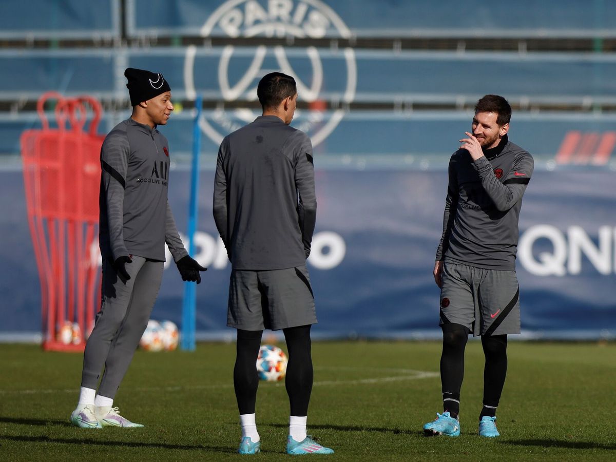 Foto: Los jugadores del PSG Messi, Mbappé y Di Maria en una sesión de entrenamiento (EFE/Valat)