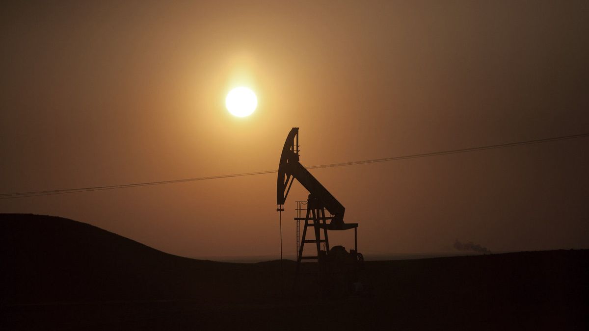 El petróleo cae a mínimos de seis años... y continuará barato en 2016
