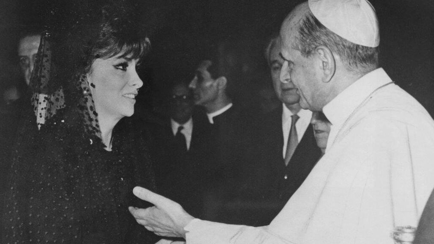 La actriz y el papa Pablo VI. (Getty)