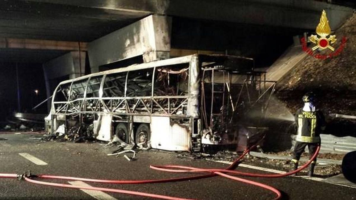 Al menos 16 muertos en un accidente de autobús de estudiantes en Italia