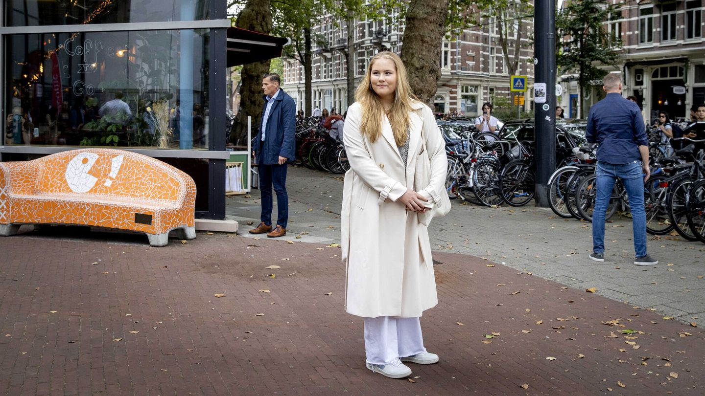 Amalia de Holanda, a su llegada a la Universidad de Ámsterdam. (EFE)