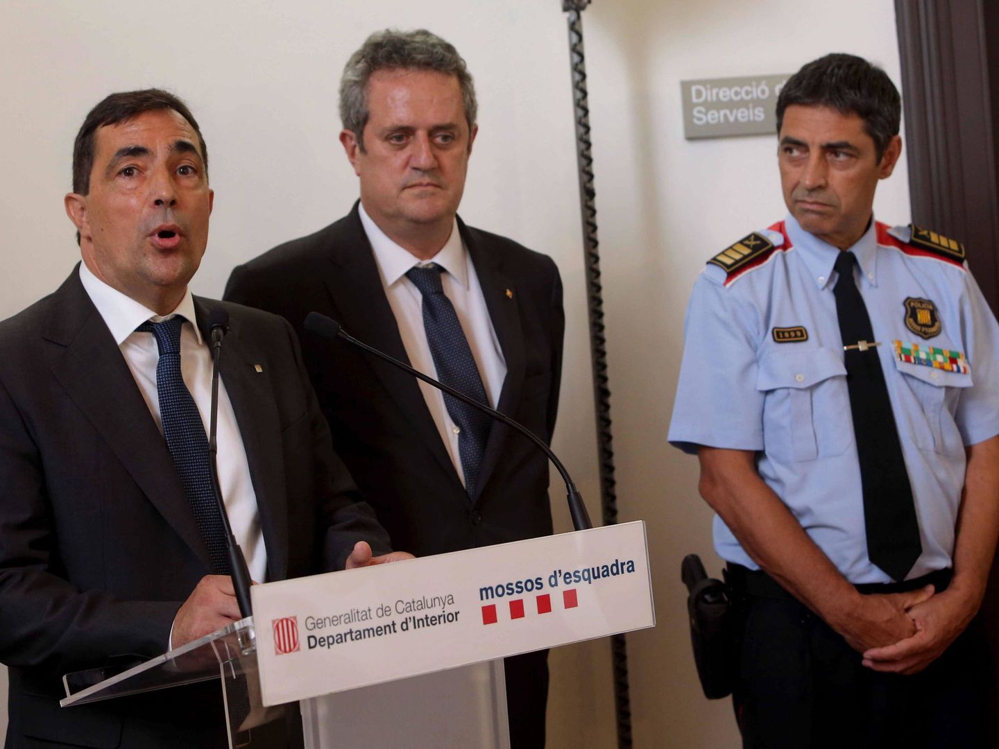 A la izquierda, Pere Soler junto a Forn y Trapero el 17 de julio de 2017 cuando Jané ya había dimitido. (EFE)