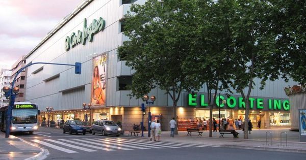 Foto: Exterior de uno de los centros comerciales El Corte Inglés.