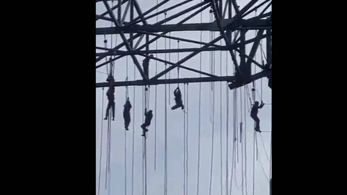 Un andamio se desploma en Brasil y deja a los obreros colgando a 140 metros