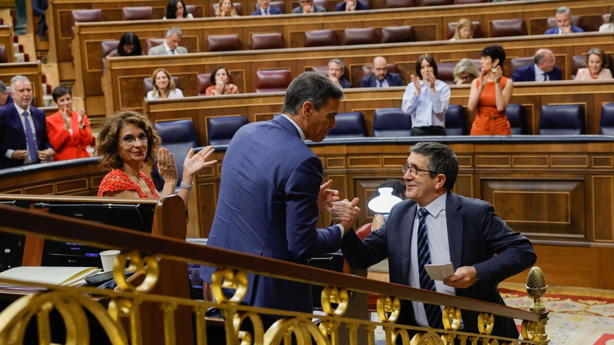 Moncloa y el PSOE se lanzan contra el juez, pero descartan por ahora frenarle por "prevaricación" 
