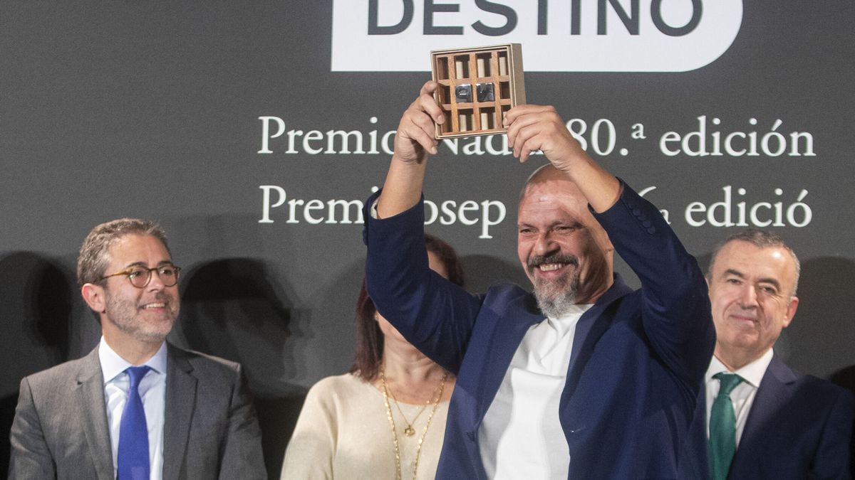 César Pérez Gellida gana el 80 Premio Nadal con 'Bajo tierra seca