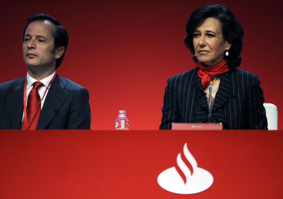 Foto: El hasta hoy consejero delegado del Santander, Javier Marín, junto a la presidenta del banco, Ana Patricia Botín (Reuters)