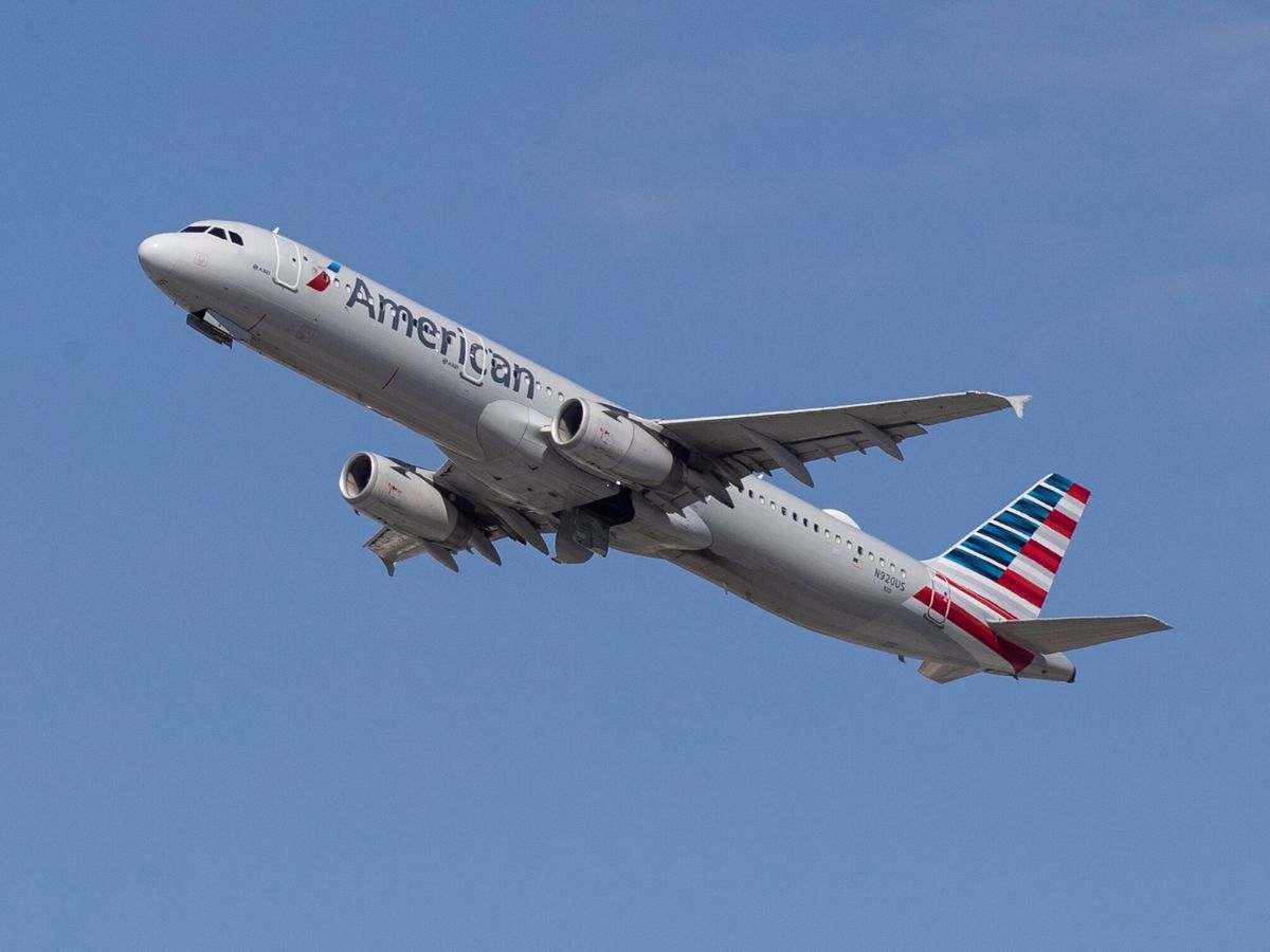 Foto: Despegue de un avión de la compañía American Airlines. (EFE) 
