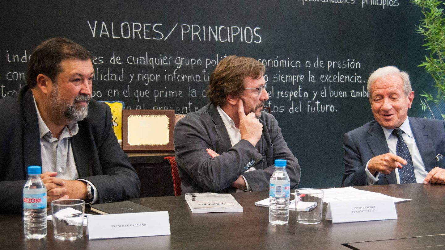 Francisco Caamaño, Carlos Sánchez (El Confidencial) y Pascual Sala.