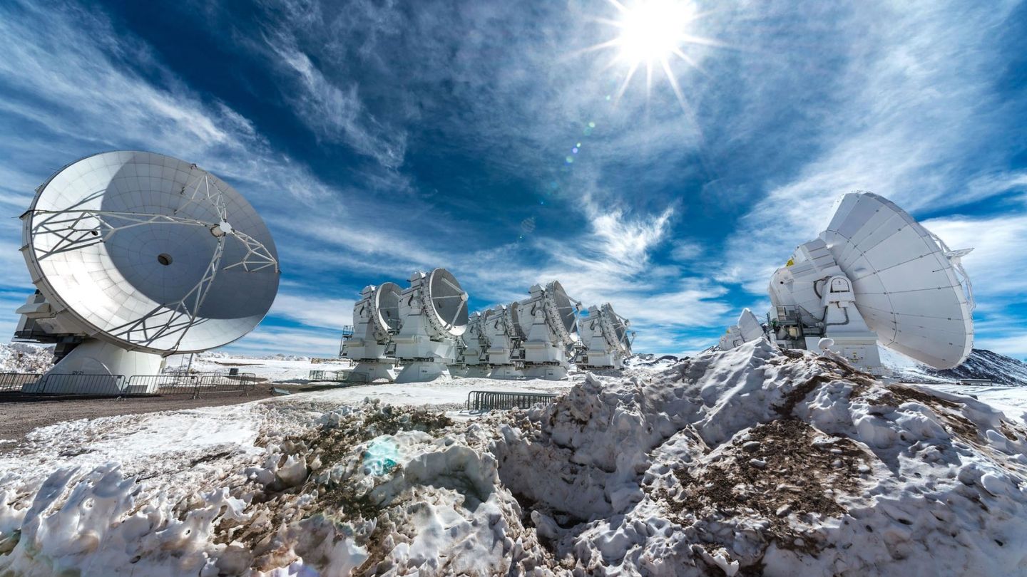 El telescopio ALMA ubicado en el desierto de Atacama, en el norte de Chile. (ALMA)