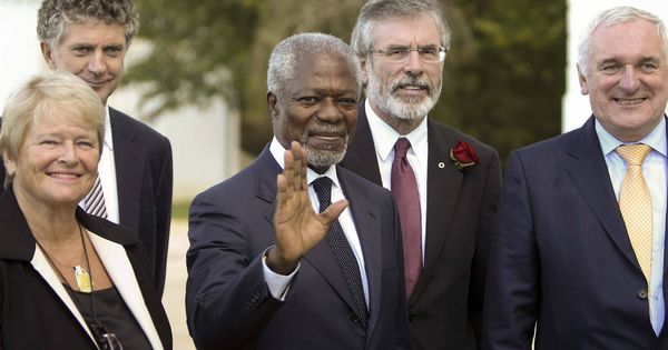 Foto: Kofi Annan y otras personalidades internacionales durante la Conferencia de Aiete, en San Sebastián, en 2011. (EFE)