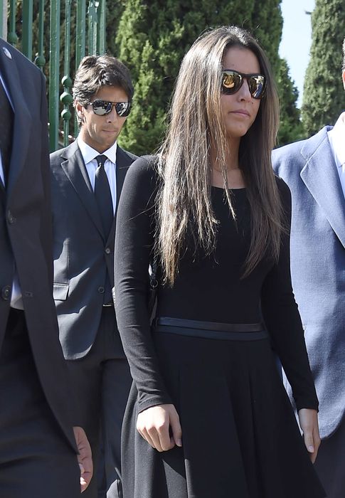 Foto: El tenista Fernando Verdasco junto a su chica, Ana Boyer, en el funeral por Miguel Boyer (Gtres)